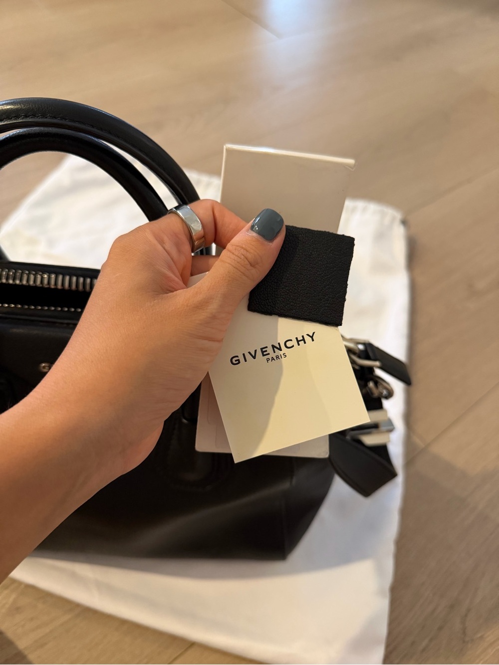 Givenchy Black Antigona Small Satchel - Picture 3 of 6